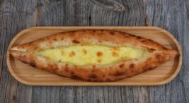 Veganlar İçin Peynirli Pide