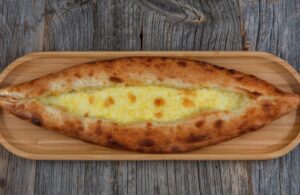 Veganlar İçin Peynirli Pide