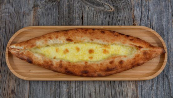 Veganlar İçin Peynirli Pide