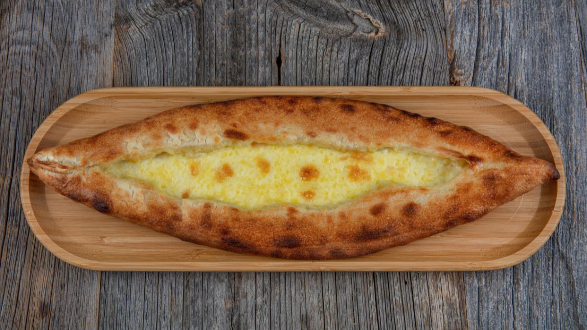 Veganlar İçin Peynirli Pide