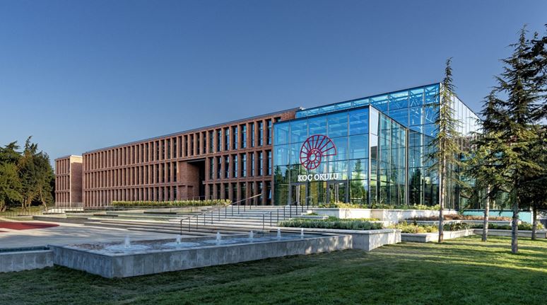 Ünlülerin Çocukları Hangi Kolejlere Gidiyor? Yıllık Okul Ücretleri (2025-2026)