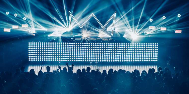 Bayramda Sahne Alan Sanatçılar Hangi Otellerde? Giriş Ücretleri ve Programlar (2025-2026 Rehberi)