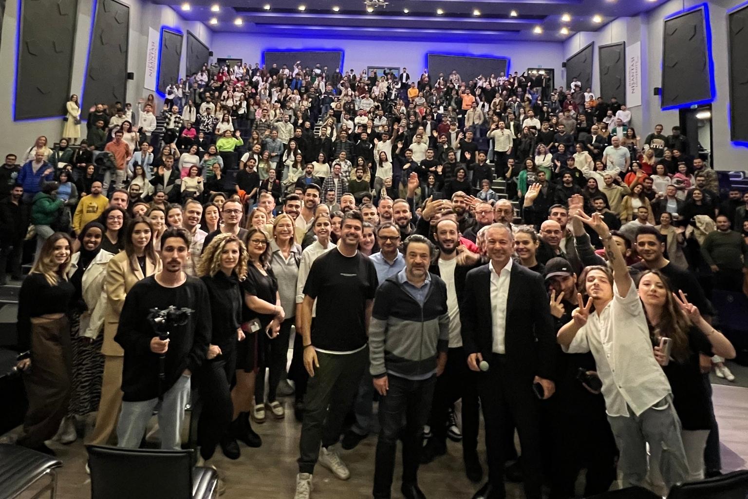 Kendi Markasını Kuran Ünlüler: Ofislerini Nerede Tuttular? Sanal Ofis mi Plaza mı?