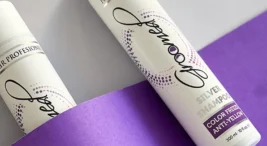 Gri Saçları Kabullenme Sanatı: Doğal Beyaz Saçların Parlak Görünmesi İçin Mor Şampuan Önerileri