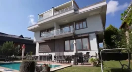 Villasına Havuz Yaptıran Ünlüler