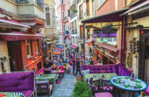 Cihangir'den Zekeriyaköy'e Taşınan Ünlüler: Lüks Ev Taşıma ve Nakliye Masrafları