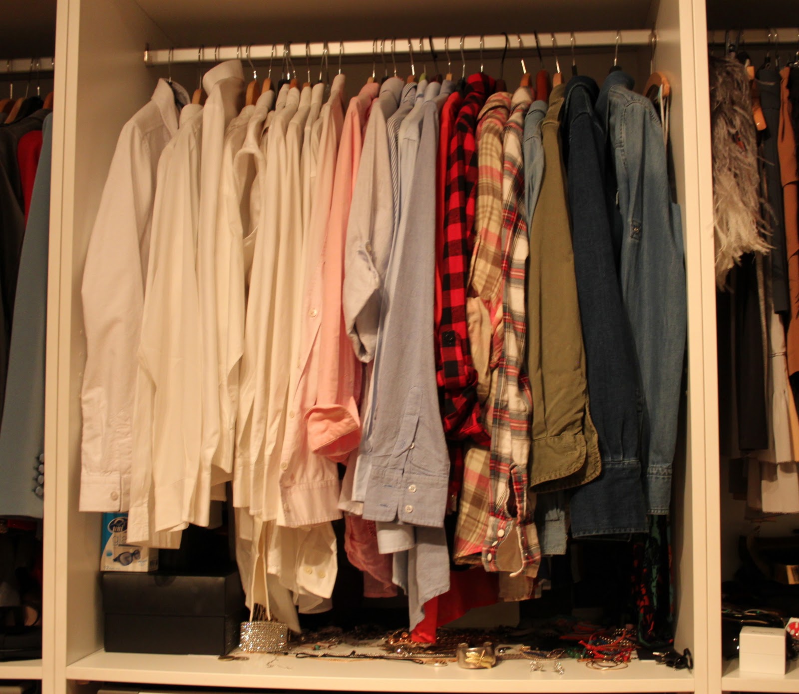 Gardırop Detoksu Yapan Ünlüler: Fazla Kıyafetlerini Hangi İkinci El Sitelerinde Satıyorlar?