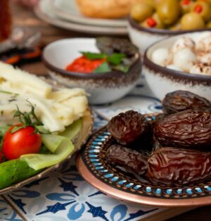 Sahurda Tok Tutan Tarifler: Diyetisyen Eşliğinde Beslenen Ünlülerin Sahur Menüleri