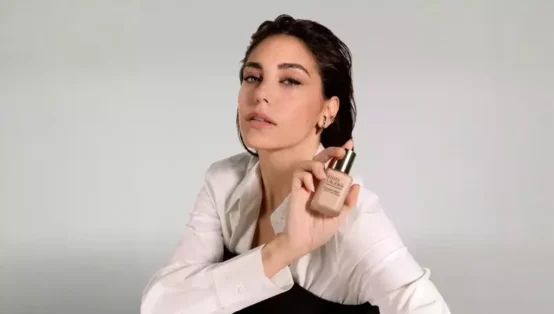 7 Sırrıyla Öykü Karayel Estée Lauder Kampanyası ve Yenilenen Fondöten