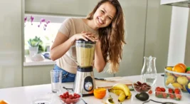 Sağlıklı Smoothie İçen Mankenler
