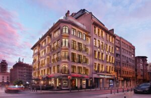 8 Sırrıyla İstanbul'da Turizme Atılan Ünlüler ve 80-90 Odalı Otelleri