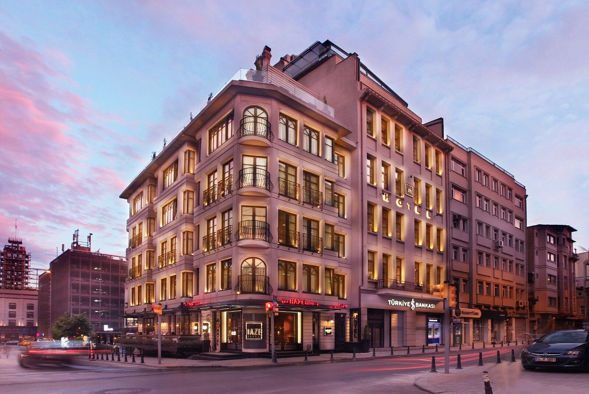 8 Sırrıyla İstanbul'da Turizme Atılan Ünlüler ve 80-90 Odalı Otelleri