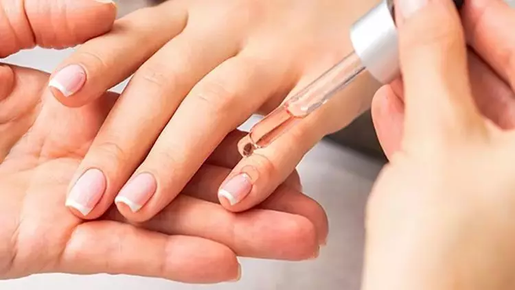 Tırnak Eti Bakımı Rehberi: Manikür Süresini Uzatan 7 Altın Kural
