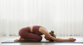 15 Dakikalık Postür Düzeltme Egzersizleri: Masa Başı Çalışanlar İçin Rehber